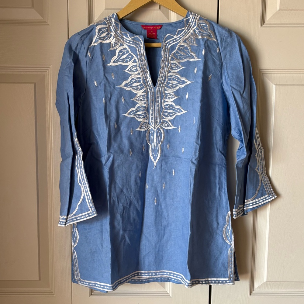 Sunny Leigh | Linen tunic. Vneck. Tropical. Boho chic. Resort. Size Med. NWOT